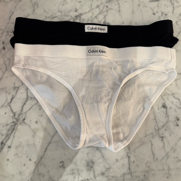 Calvin Klein panties. Set of two, size small. New without tags - Picture 1 of 4